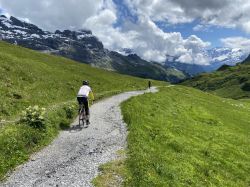 049-wener-forster-beim-abstieg-nach-engstlenalp