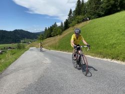 074-werner-und-jimmy-beim-aufstieg-zum-hilferepass
